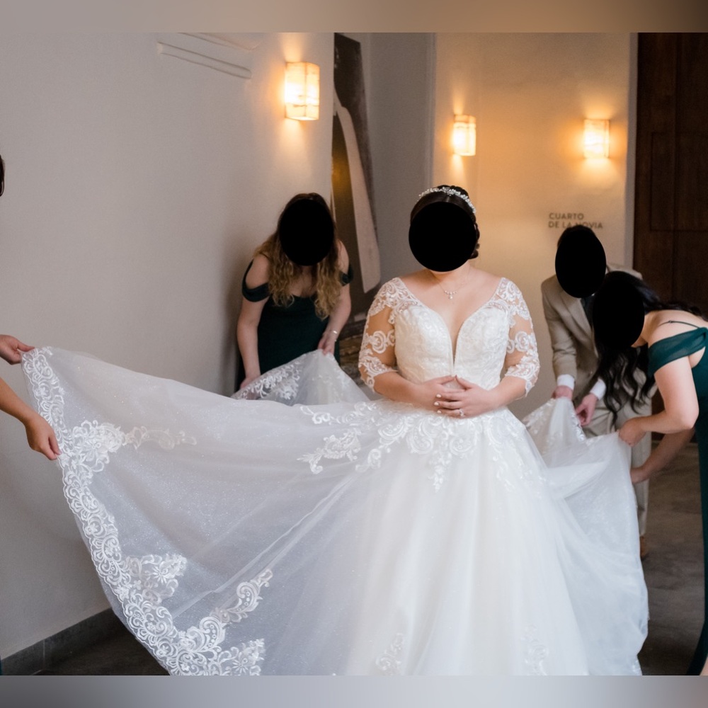 Wedding Dress | Size 10 (fits 6-8) | Only Worn 4 Hours | Prof. Cleaned